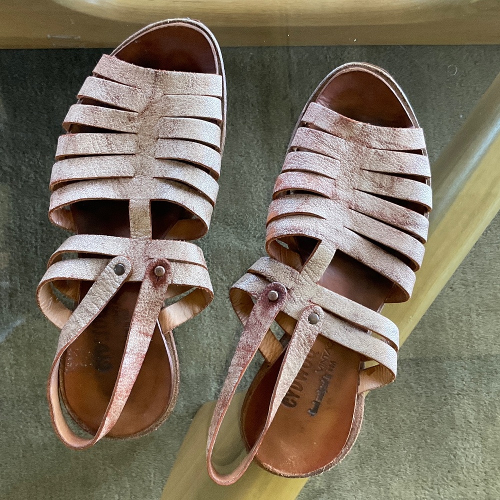 Cydwoq Shutter Vintage Sandals size 39 (fits size 8.5 to 9)